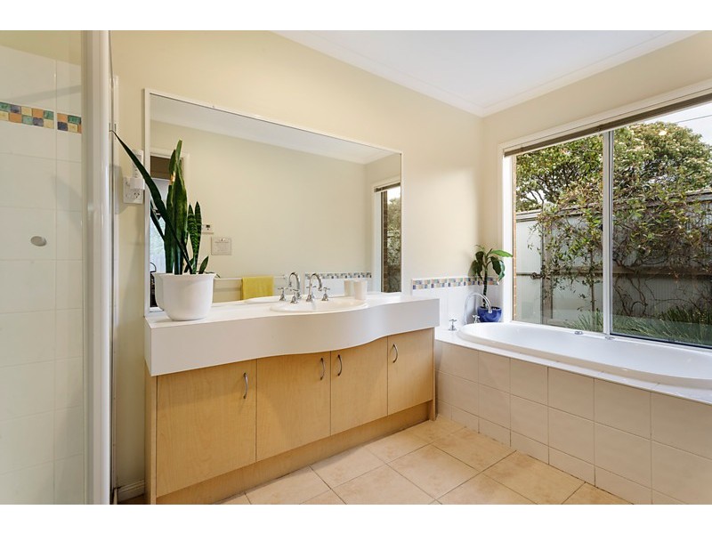 8  Bermuda Drive, Blackburn South VIC 3130
