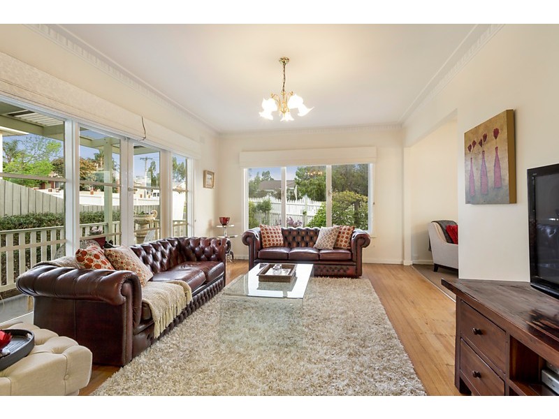 77 Woodhouse Grove, Box Hill North VIC 3129