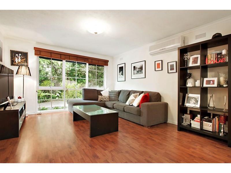 2/11 Sweetland Road, Box Hill VIC 3128