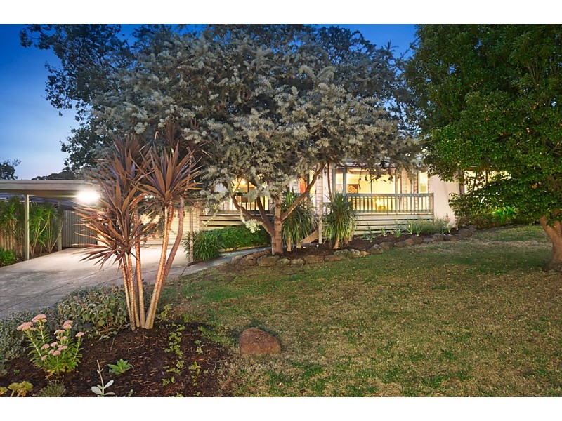 9 Halls Parade, Mitcham VIC 3132