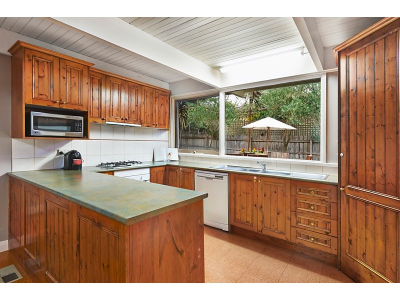 9 Halls Parade, Mitcham VIC 3132