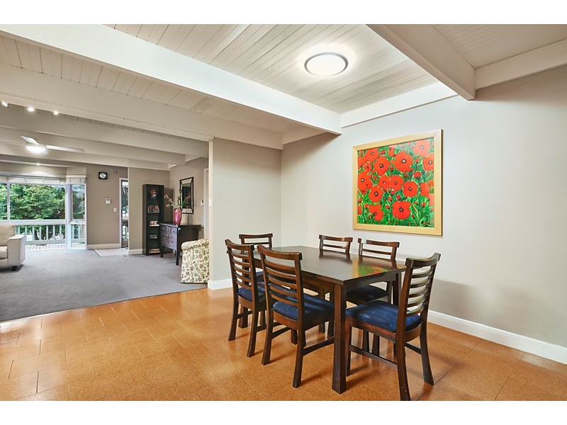 9 Halls Parade, Mitcham VIC 3132