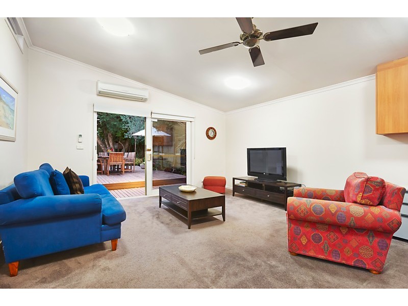 9 Halls Parade, Mitcham VIC 3132