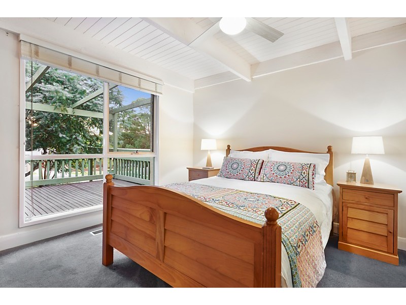 9 Halls Parade, Mitcham VIC 3132