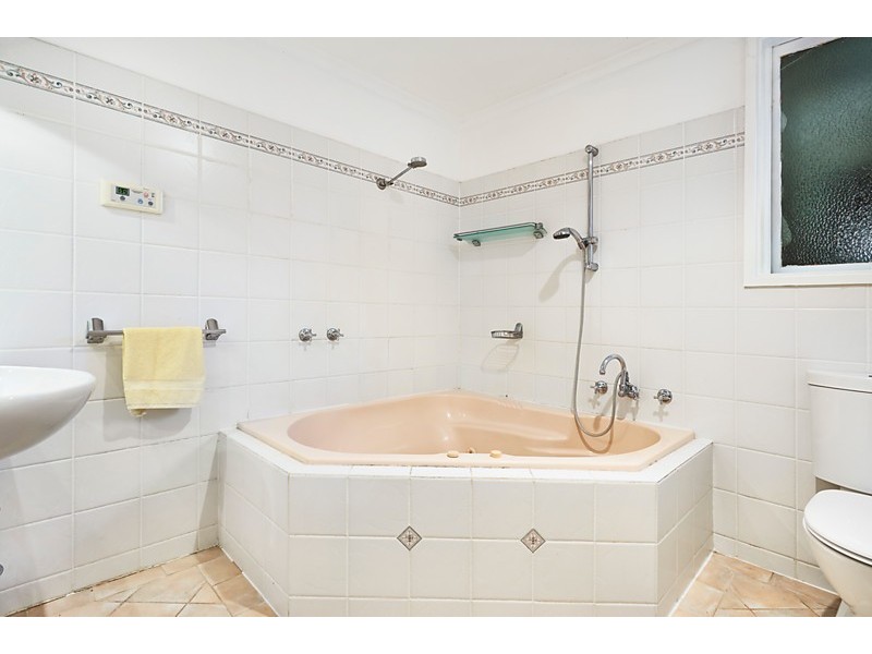 9 Halls Parade, Mitcham VIC 3132