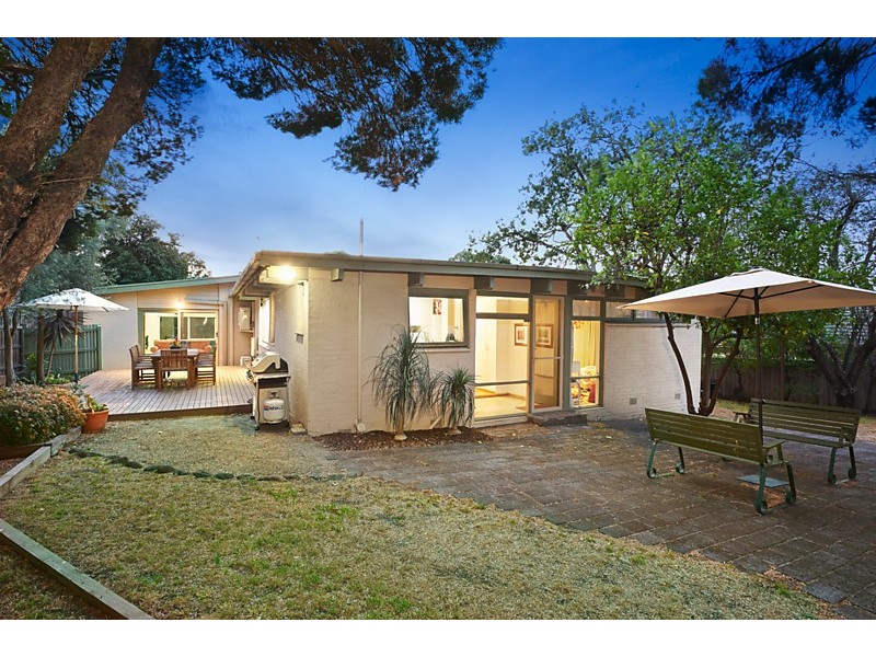 9 Halls Parade, Mitcham VIC 3132