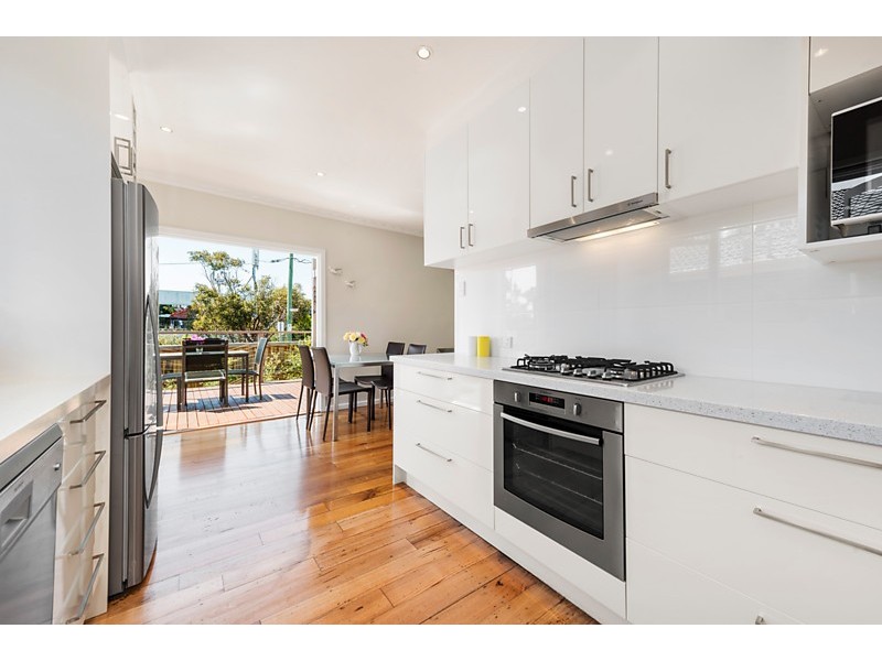 2 Vivian Street, Blackburn North VIC 3130