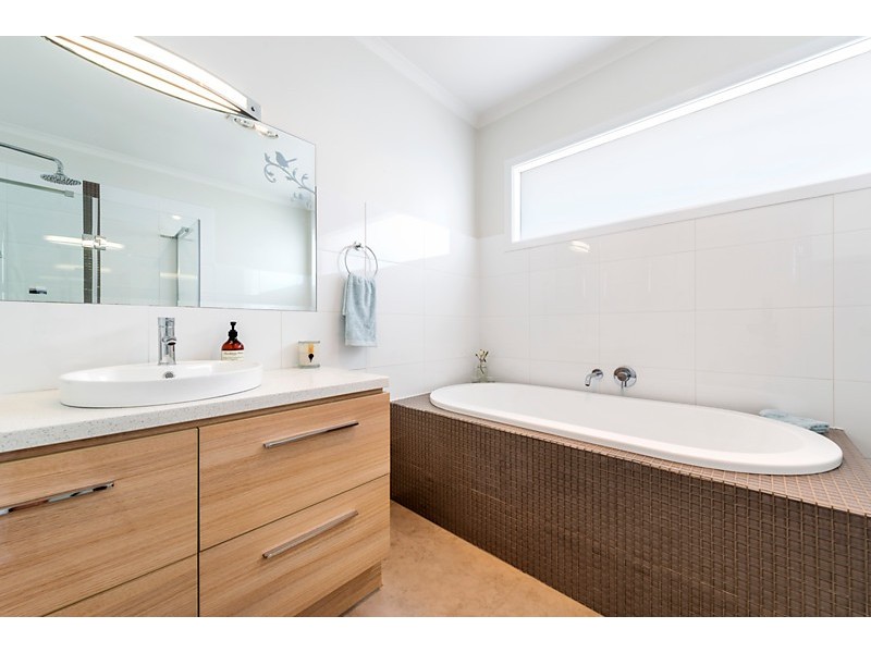 2 Vivian Street, Blackburn North VIC 3130