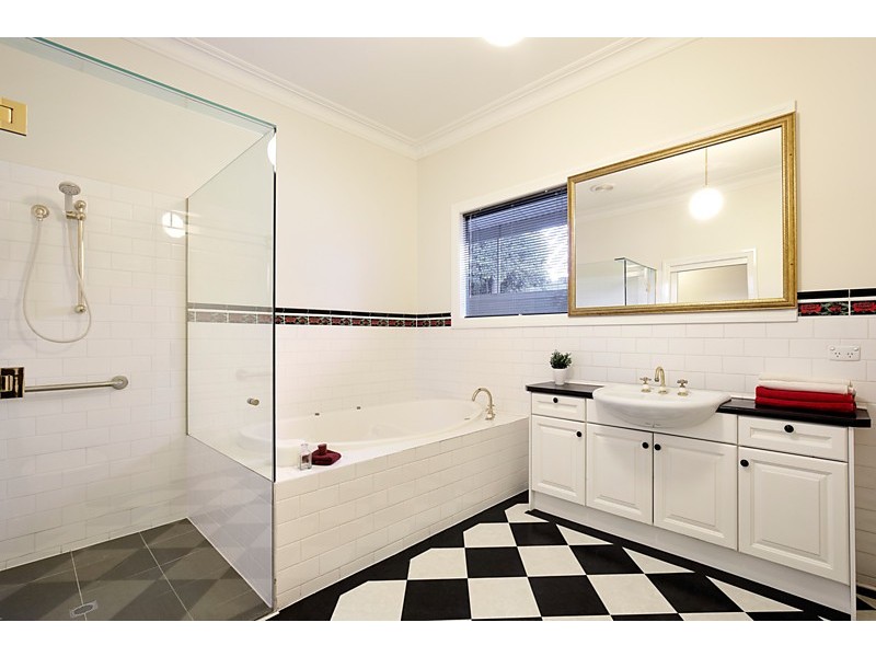 13 Walker Avenue, Mitcham VIC 3132