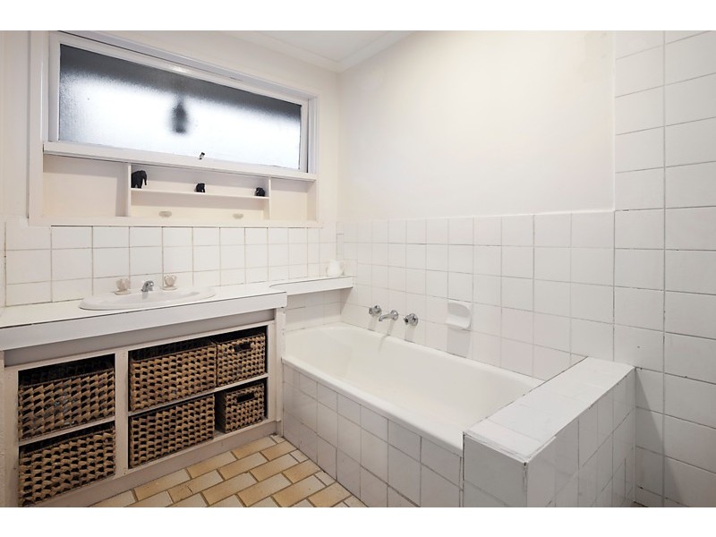 6 Locksley Chase, Vermont VIC 3133