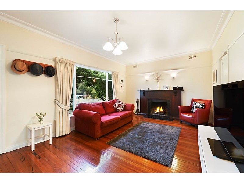 15 Dixon Grove, Blackburn VIC 3130