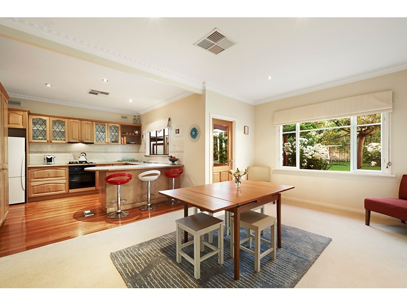15 Dixon Grove, Blackburn VIC 3130