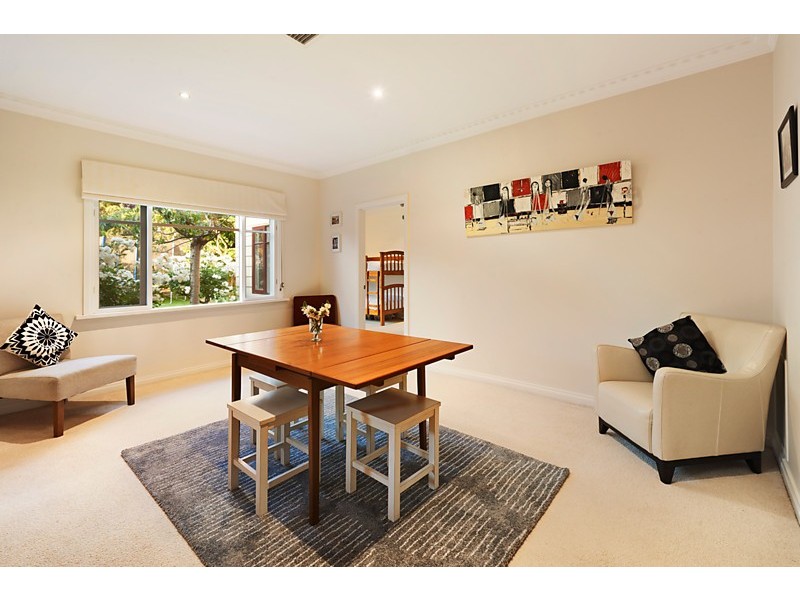 15 Dixon Grove, Blackburn VIC 3130