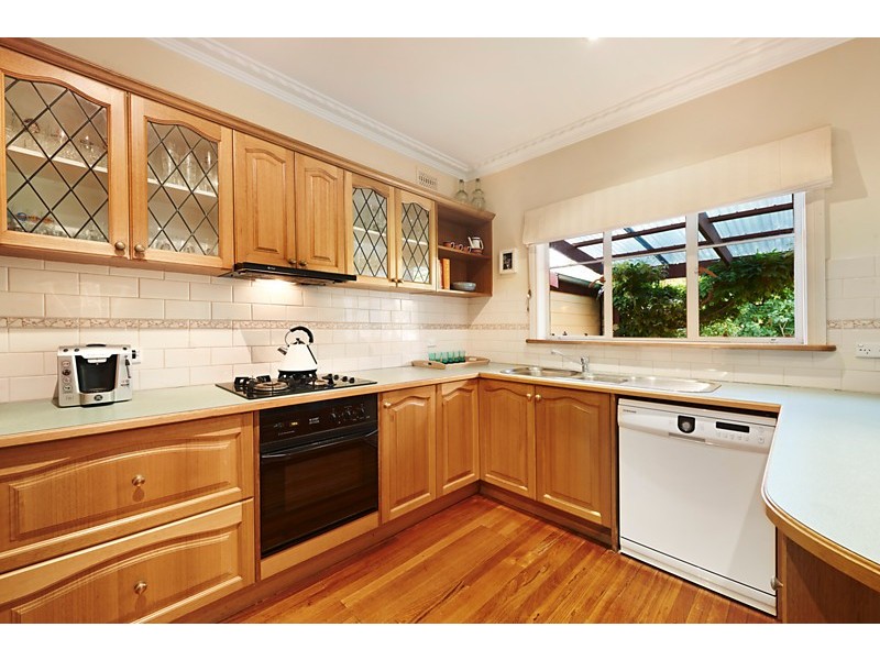 15 Dixon Grove, Blackburn VIC 3130