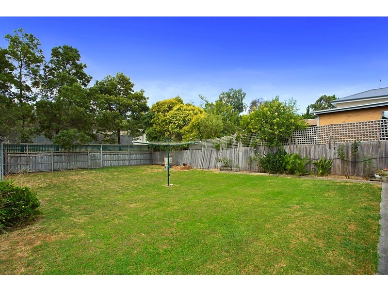 17 Douglas Street, Blackburn North VIC 3130