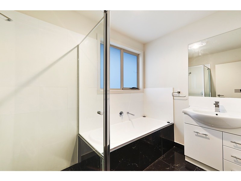 2 Edith Lane, Box Hill North VIC 3129