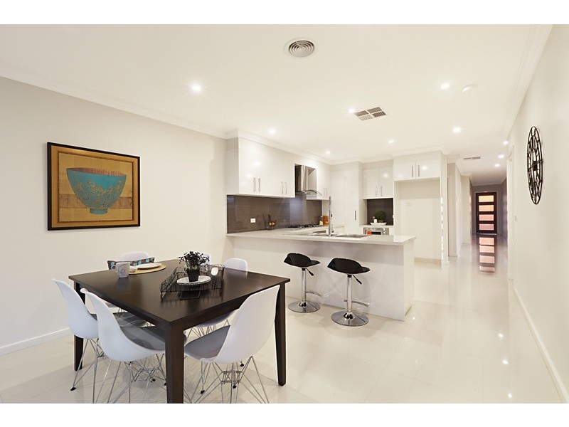 27 Cresswell Crescent, Mitcham VIC 3132