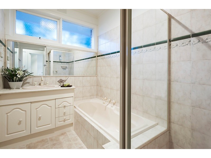 1 Stirling Road, Blackburn South VIC 3130