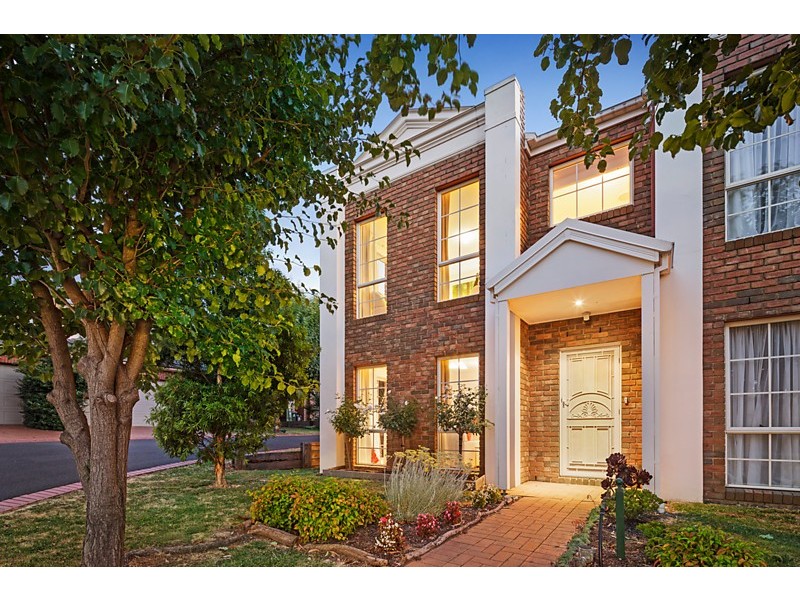 19 Illowra Walk, Blackburn South VIC 3130