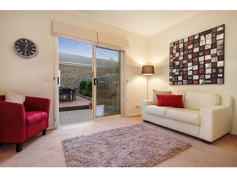 19 Illowra Walk, Blackburn South VIC 3130