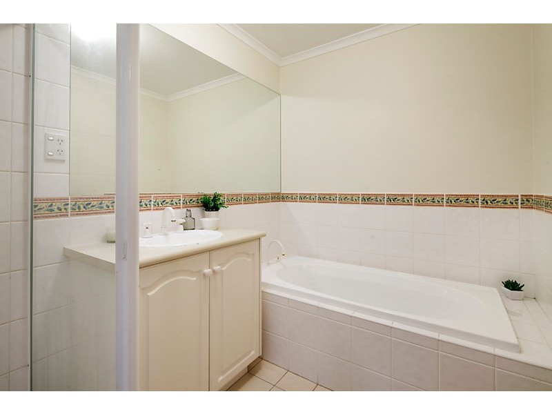 19 Illowra Walk, Blackburn South VIC 3130