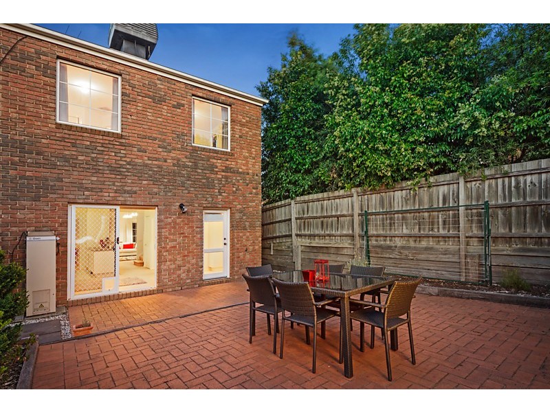 19 Illowra Walk, Blackburn South VIC 3130