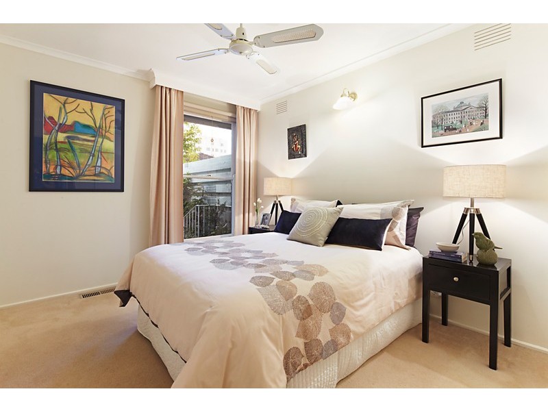 2/21 Wellington Road, Box Hill VIC 3128