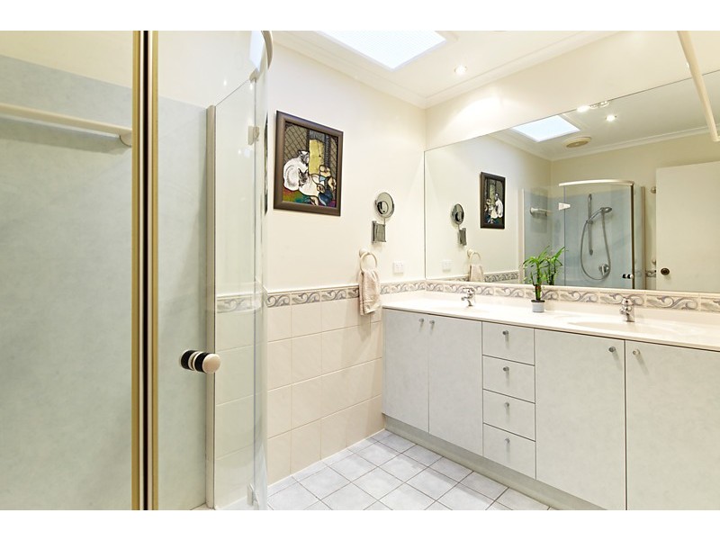 2/21 Wellington Road, Box Hill VIC 3128
