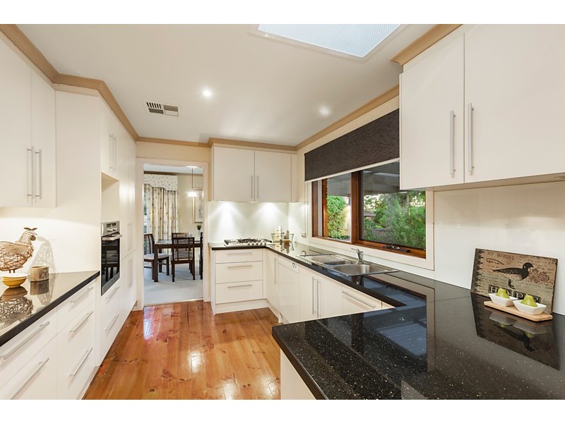 25 Coonawarra Drive, Vermont South VIC 3133