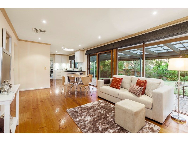 25 Coonawarra Drive, Vermont South VIC 3133