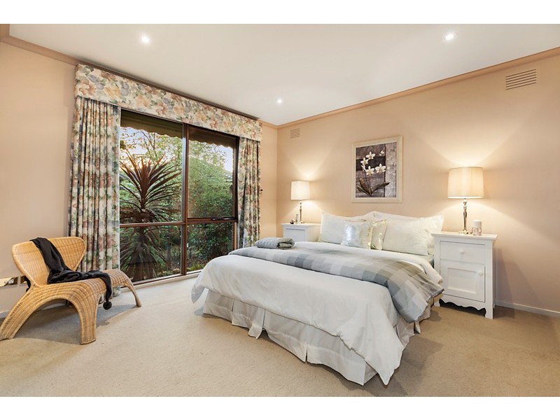 25 Coonawarra Drive, Vermont South VIC 3133