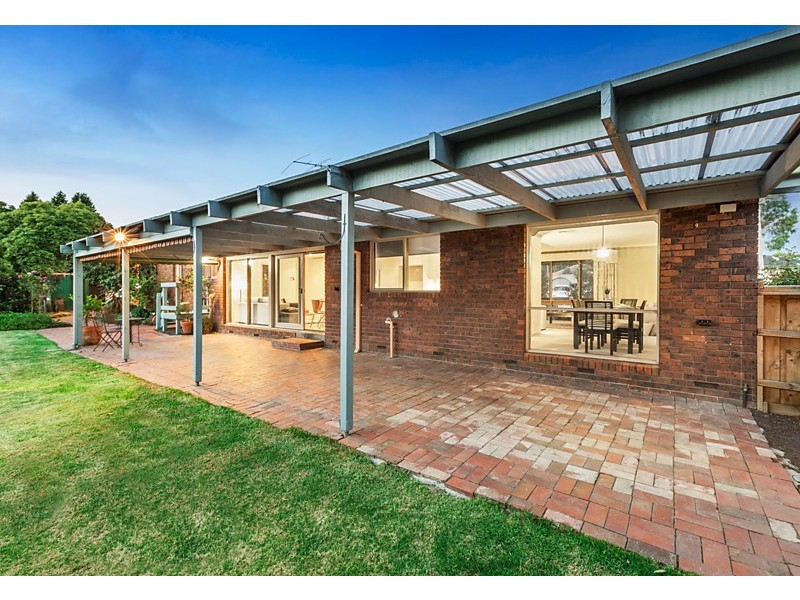 25 Coonawarra Drive, Vermont South VIC 3133