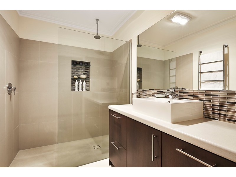 18 Victoria Avenue, Mitcham VIC 3132