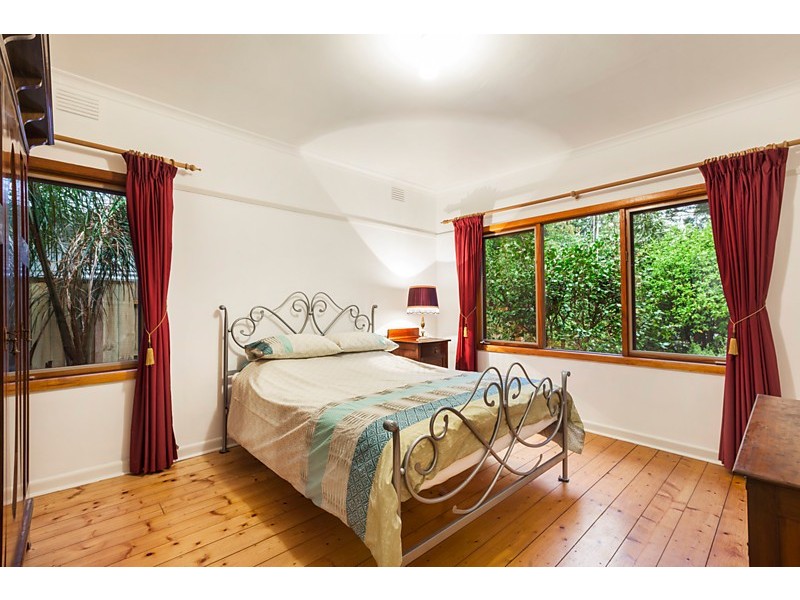 33 Alwyn Street, Mitcham VIC 3132