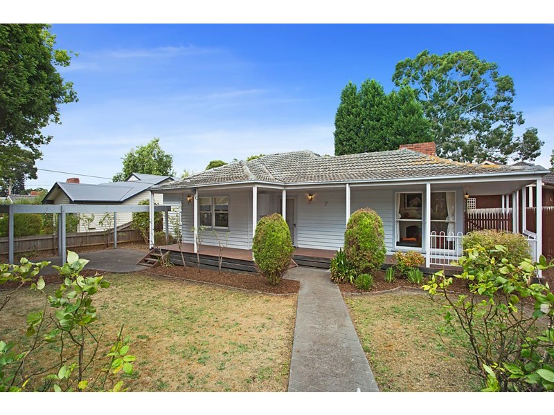 2 Rosstrevor Crescent, Mitcham VIC 3132
