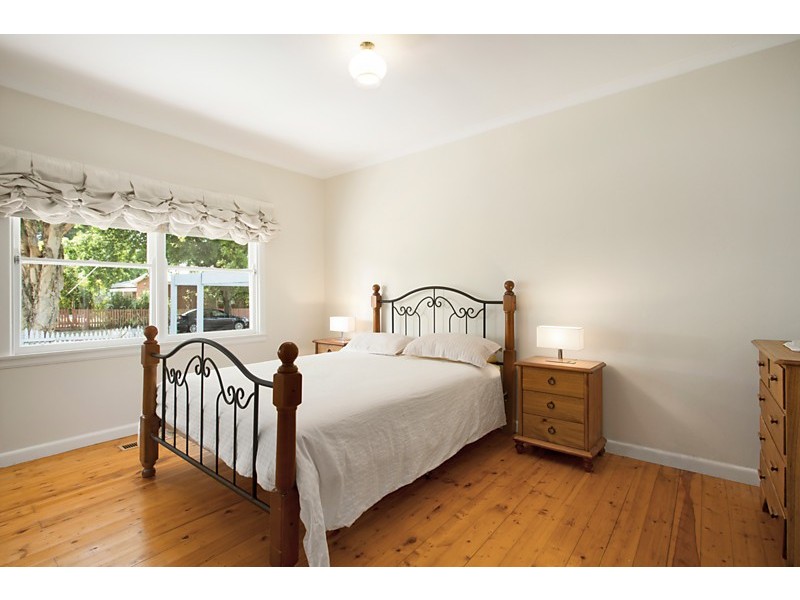 2 Rosstrevor Crescent, Mitcham VIC 3132