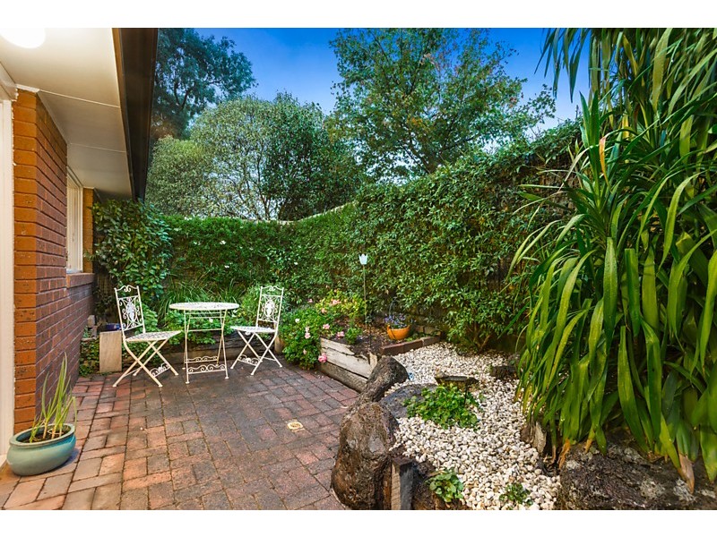 2/91 Surrey Road, Blackburn North VIC 3130