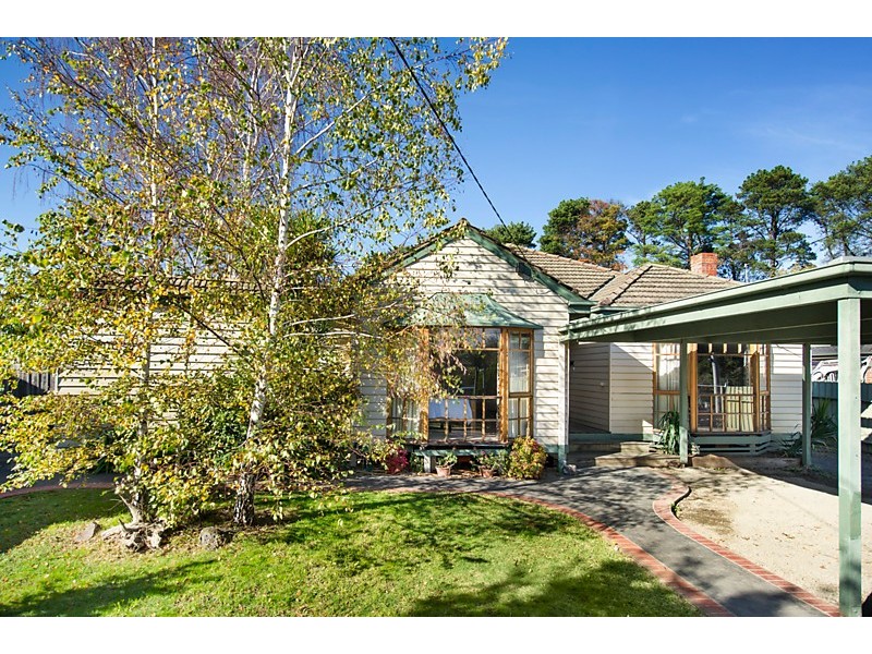 64 Rosstrevor Crescent, Mitcham VIC 3132