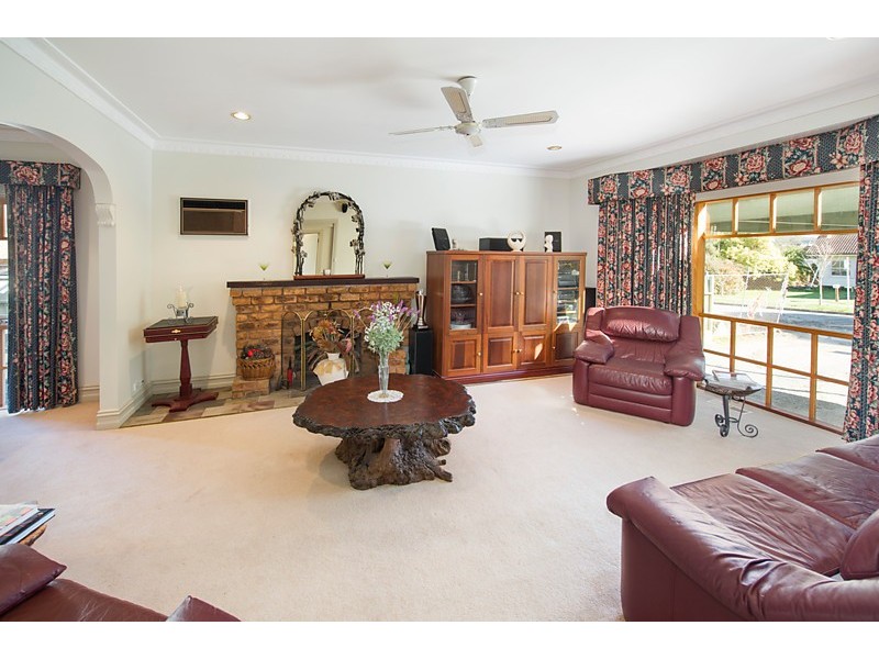 64 Rosstrevor Crescent, Mitcham VIC 3132