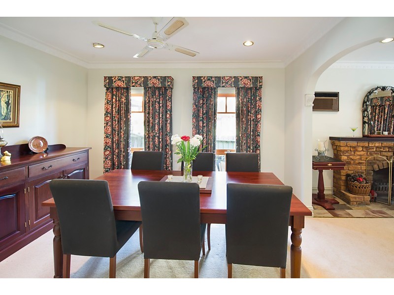 64 Rosstrevor Crescent, Mitcham VIC 3132