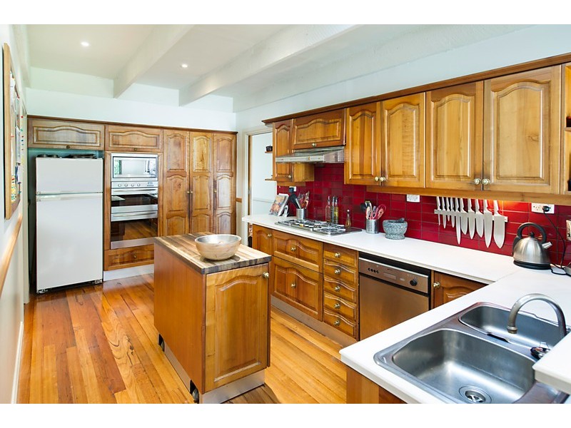 64 Rosstrevor Crescent, Mitcham VIC 3132