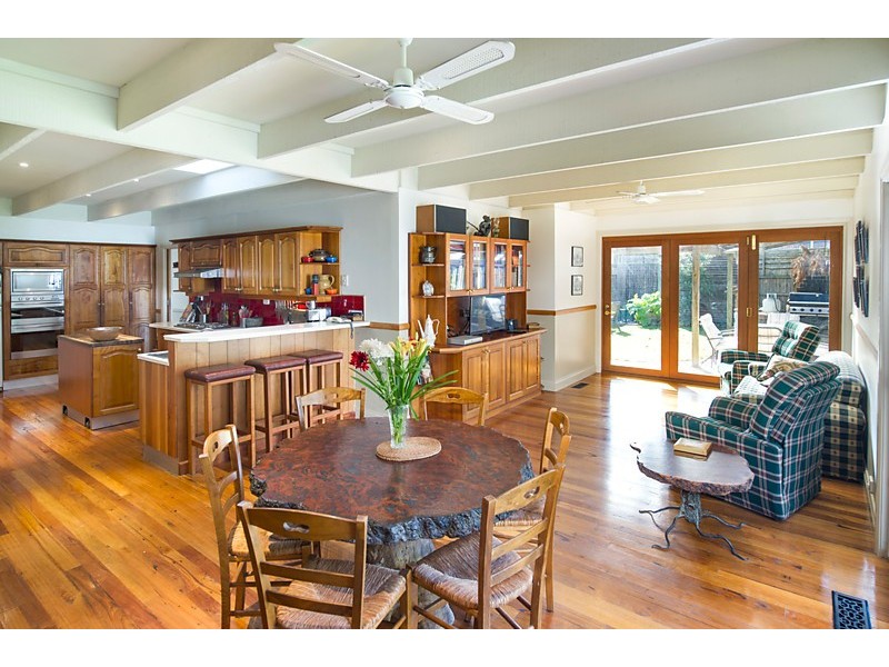 64 Rosstrevor Crescent, Mitcham VIC 3132