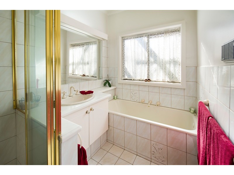 64 Rosstrevor Crescent, Mitcham VIC 3132