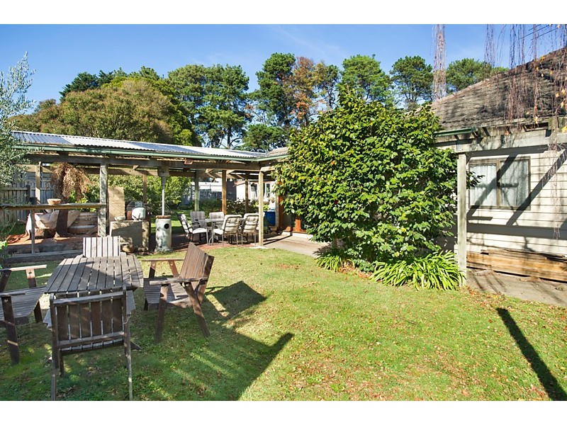 64 Rosstrevor Crescent, Mitcham VIC 3132