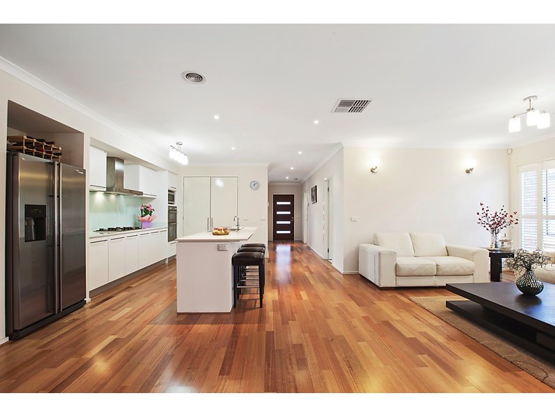 9 Dundee Street, Blackburn South VIC 3130