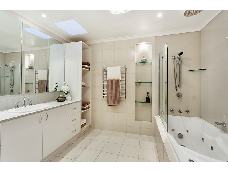 6 Tweed Court, Glen Waverley VIC 3150