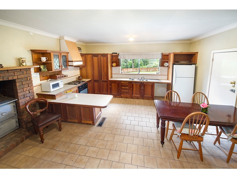 33 Orient Avenue, Mitcham VIC 3132