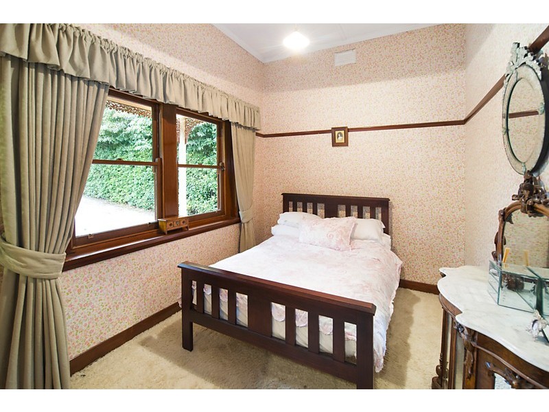 33 Orient Avenue, Mitcham VIC 3132