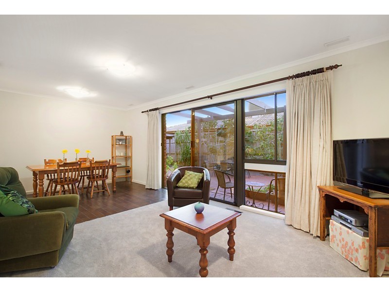 31 Lincoln Street, Burwood East VIC 3151