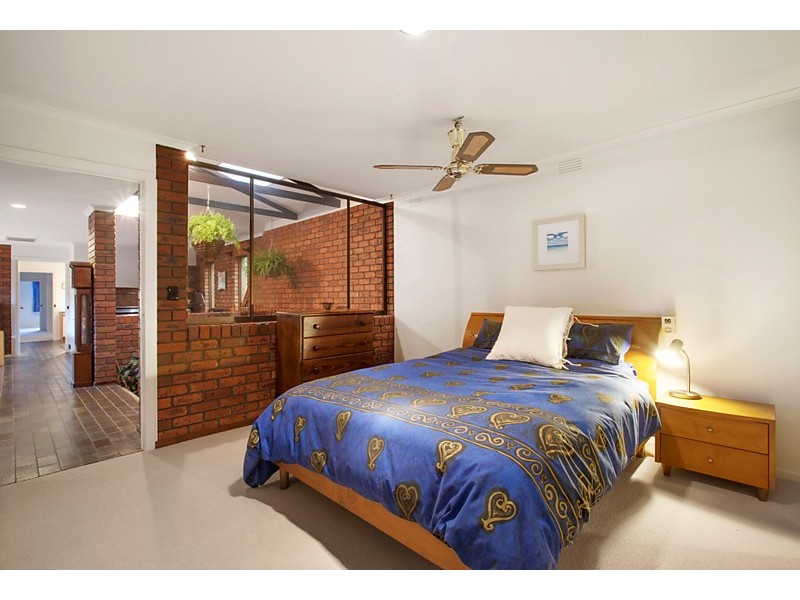 31 Lincoln Street, Burwood East VIC 3151